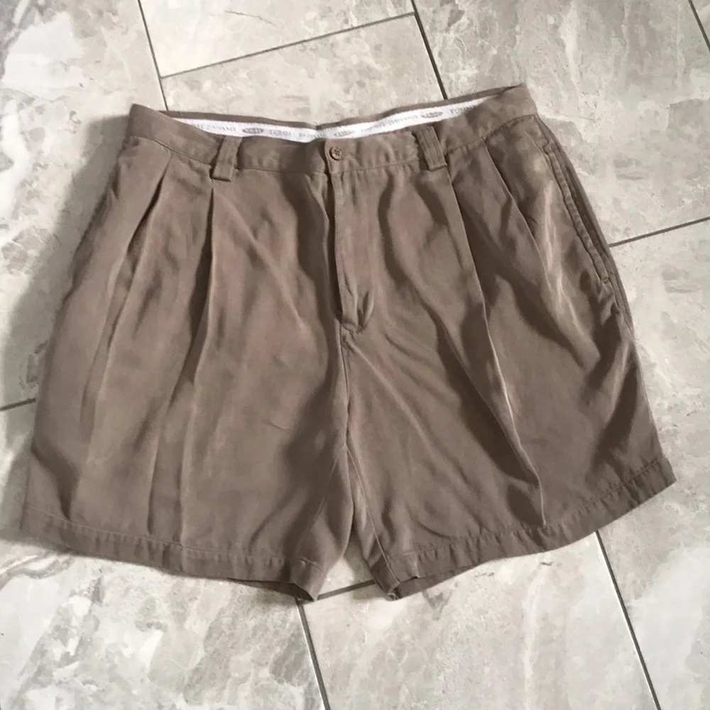 TOMMY BAHAMA Men Tan Pleated 7-Inch 100% Silk Shorts | 38